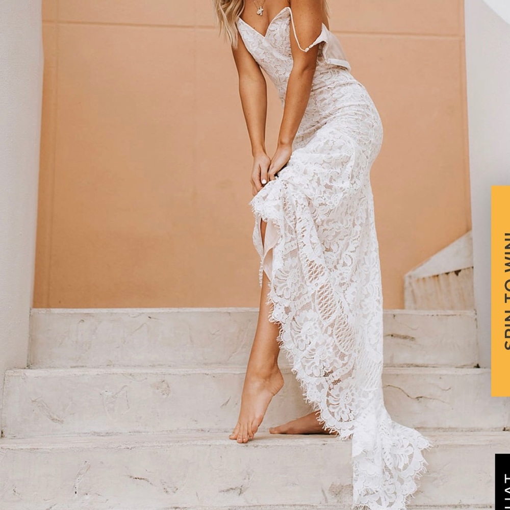 NWT! Lulu’s Flynn Lace Wedding Dress